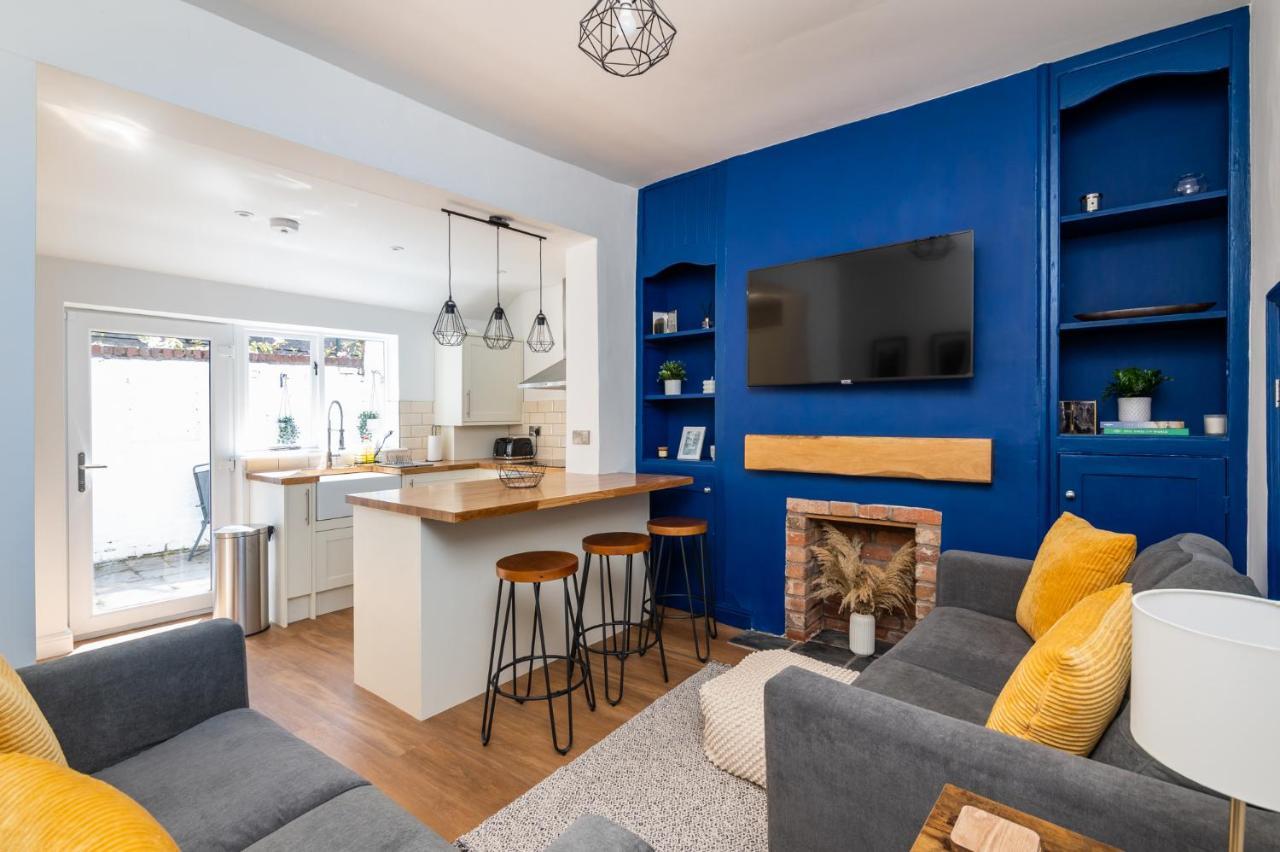 Stylish, Centrally Located Terrace - Pass The Key York Buitenkant foto