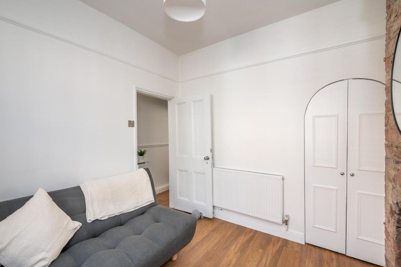 Stylish, Centrally Located Terrace - Pass The Key York Buitenkant foto