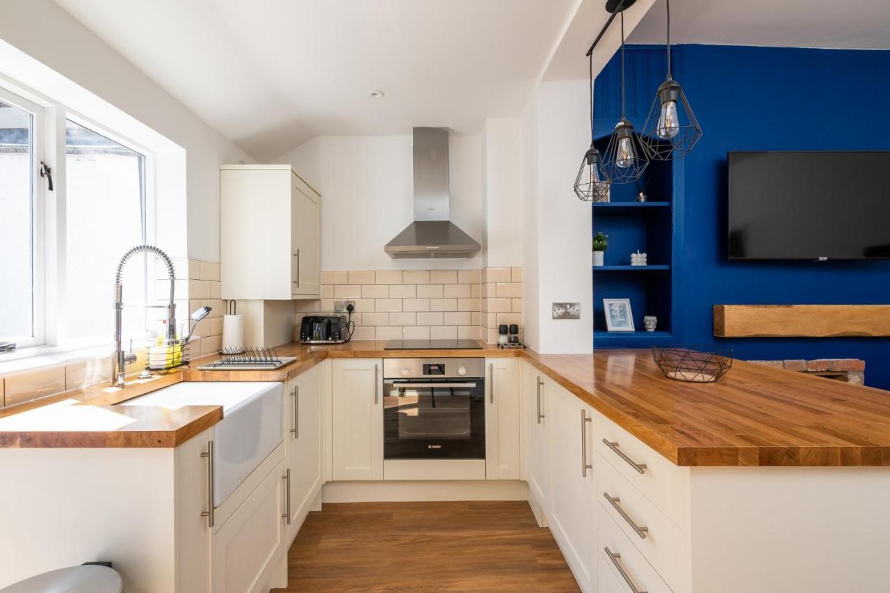 Stylish, Centrally Located Terrace - Pass The Key York Buitenkant foto