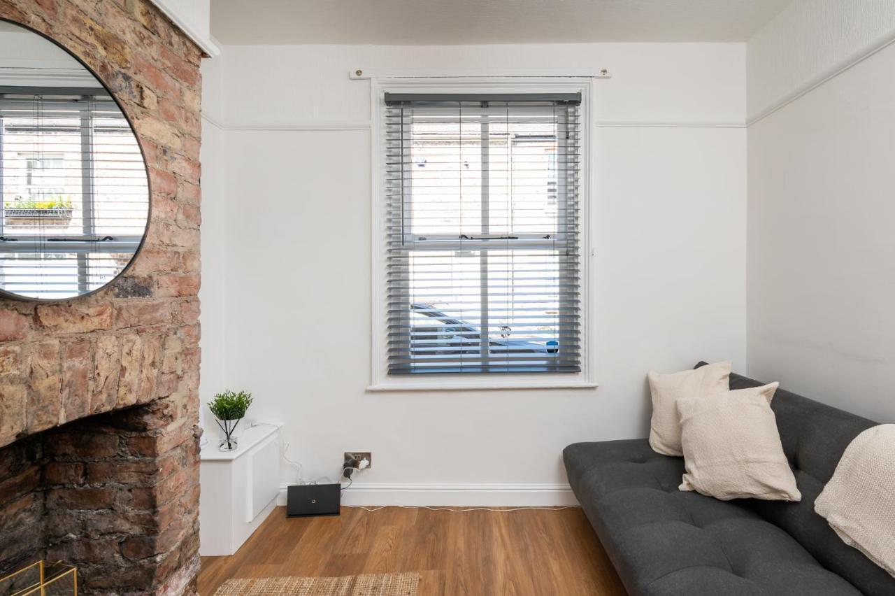 Stylish, Centrally Located Terrace - Pass The Key York Buitenkant foto