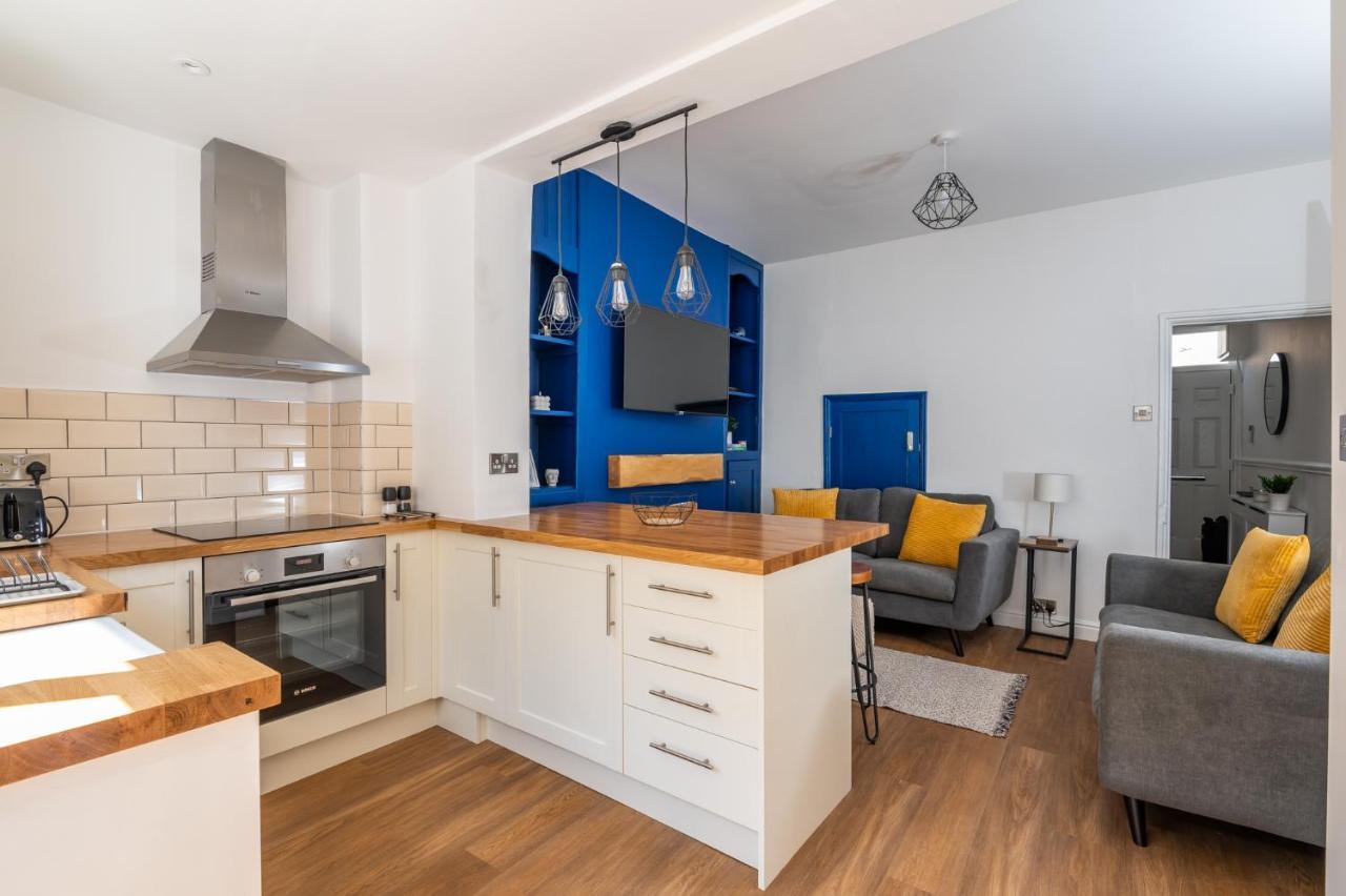 Stylish, Centrally Located Terrace - Pass The Key York Buitenkant foto