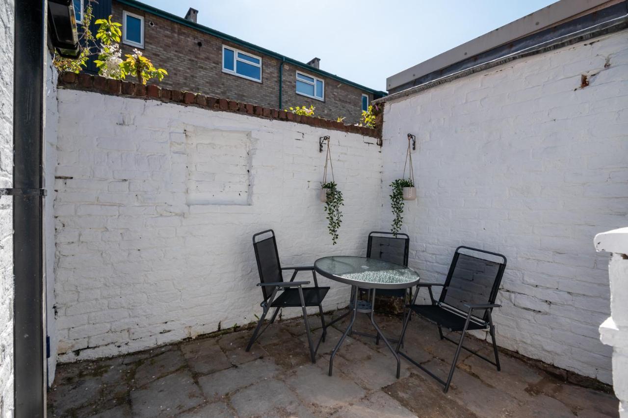 Stylish, Centrally Located Terrace - Pass The Key York Buitenkant foto