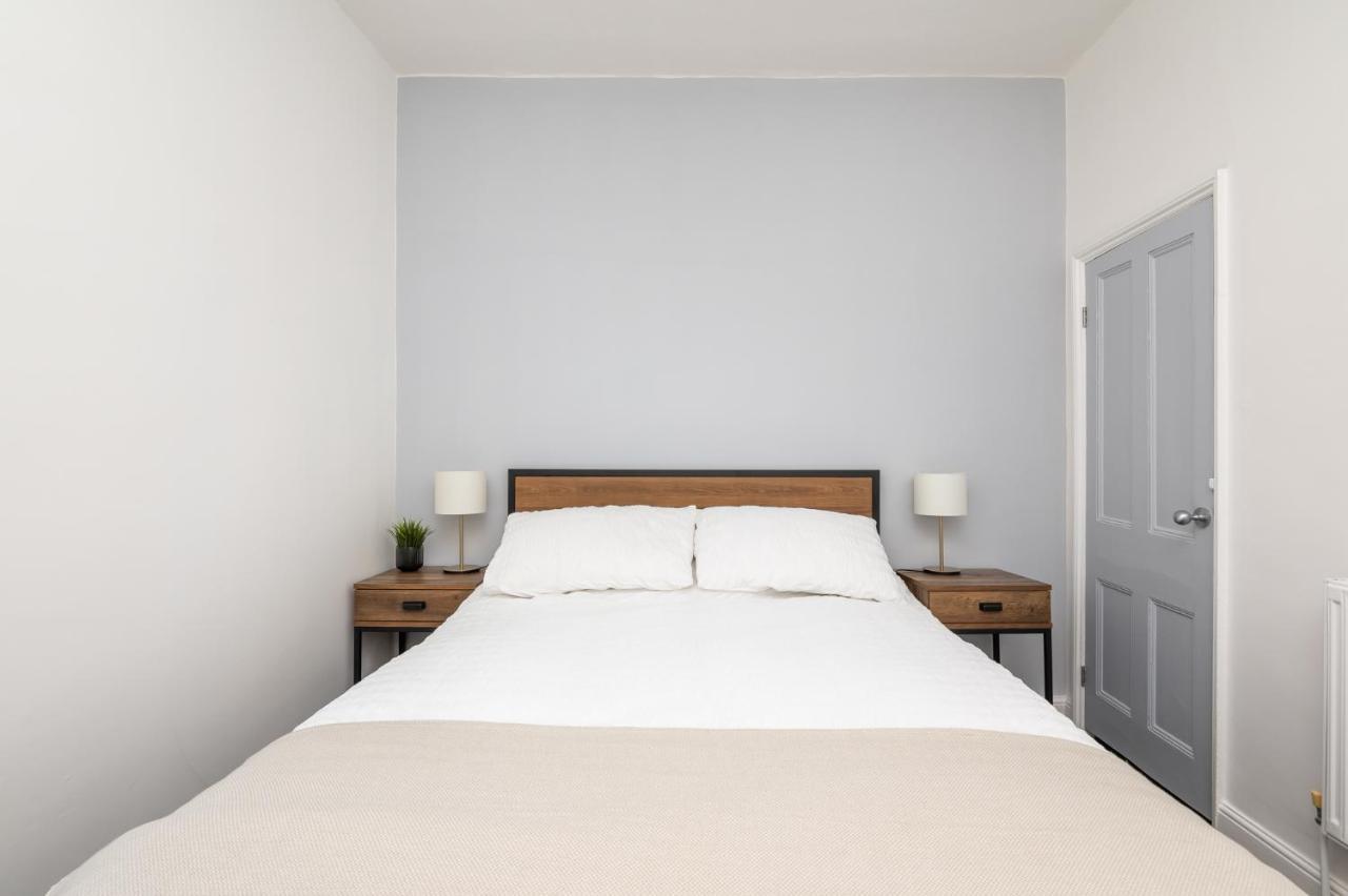 Stylish, Centrally Located Terrace - Pass The Key York Buitenkant foto