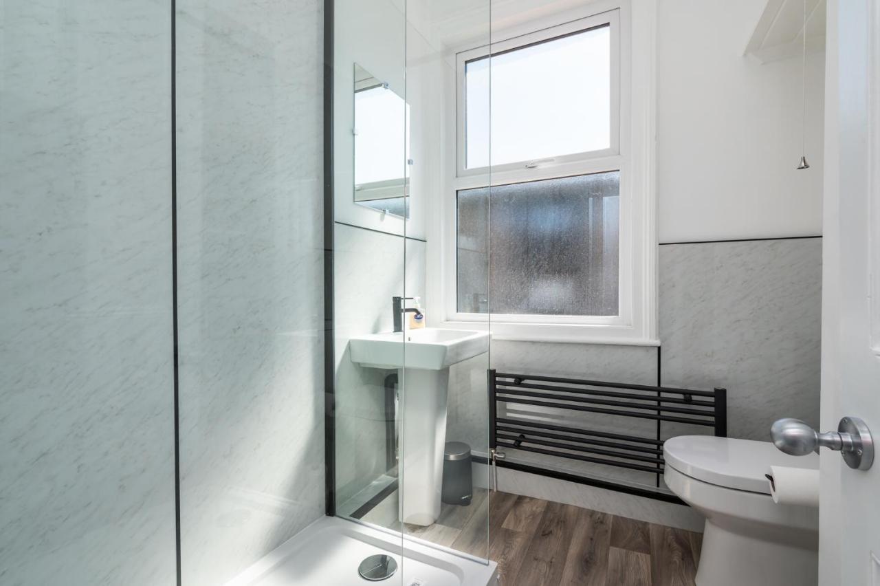 Stylish, Centrally Located Terrace - Pass The Key York Buitenkant foto