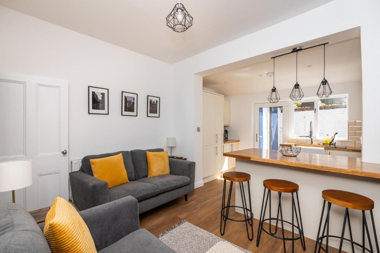 Stylish, Centrally Located Terrace - Pass The Key York Buitenkant foto